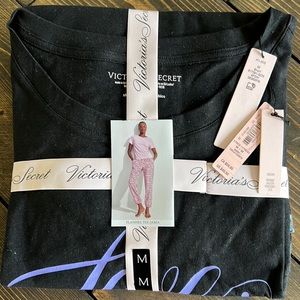 Brand new still wrapped up Victoria Secrets flannel tee pajamas! So cute! 💕